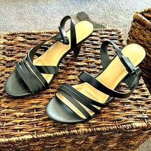 Like new Black Marbella Heels